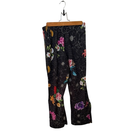JOHNNY WAS floral pajamas with cap sleeves and crop pants in medium. - Picture 11 of 14